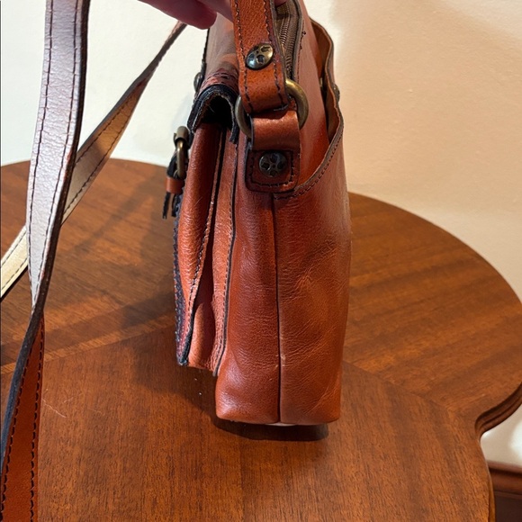 Patricia Nash  leather Crossbody bag cut out leather trim  brown large front poc - Picture 5 of 13